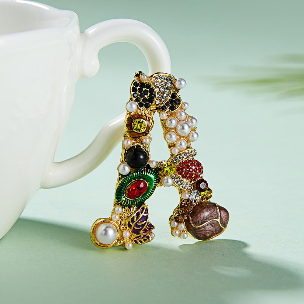 Fashion Enamel Pearl Rhineston - Embroidery Letter M recensione e prezzo