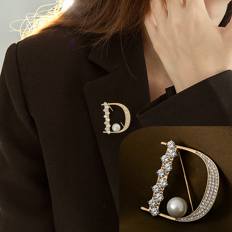 Luxury Rhinestone Letter D Bro - Embroidery Letter M recensione e prezzo