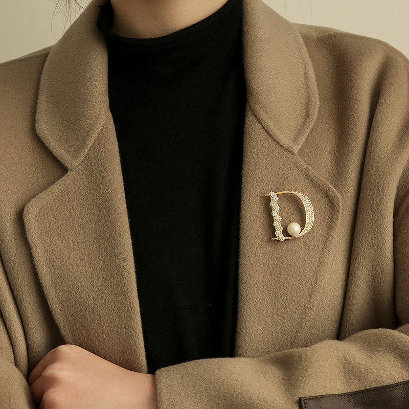Luxury Rhinestone Letter D Bro - Embroidery Letter M recensione e prezzo