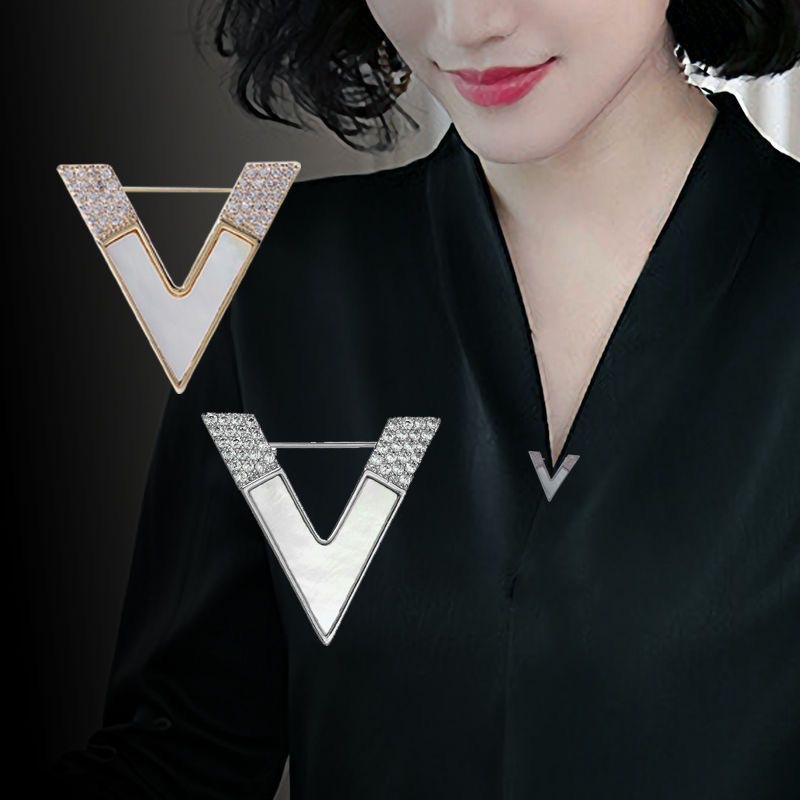 Luxury Rhinestone Letter D Bro - Embroidery Letter M recensione e prezzo