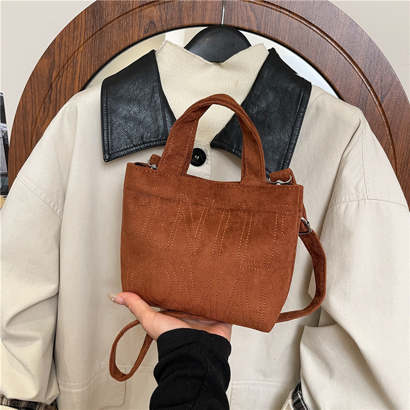 New Retro Suede Crossbody Bag  - Embroidery Texture recensione e prezzo