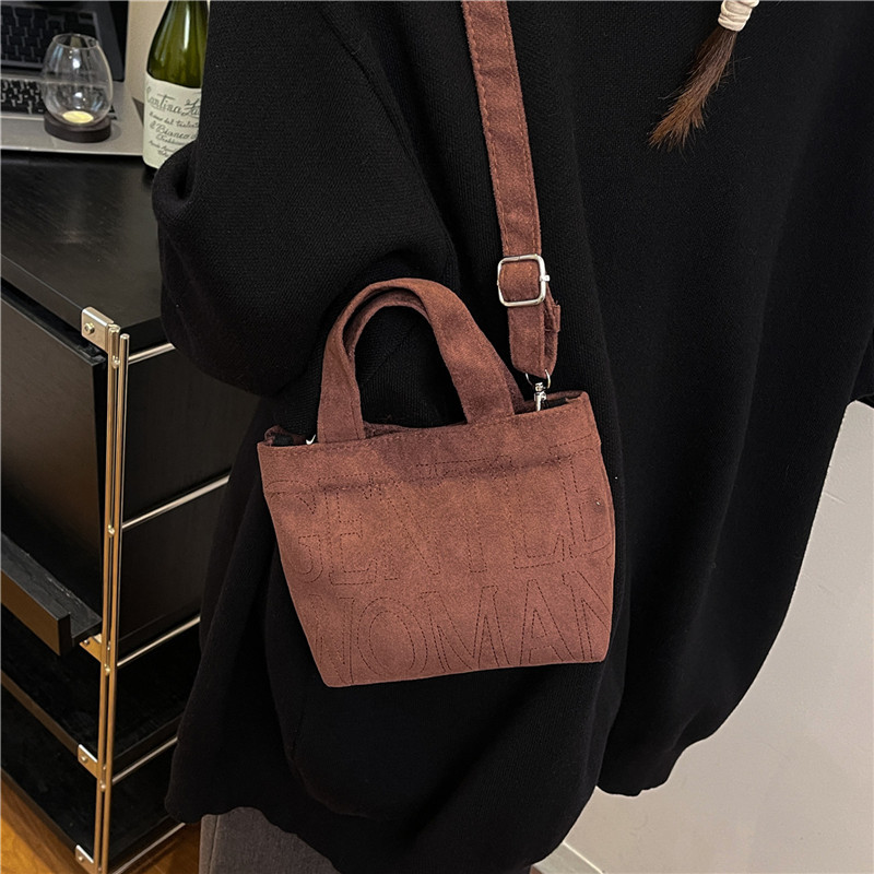New Retro Suede Crossbody Bag  - Embroidery Texture recensione e prezzo