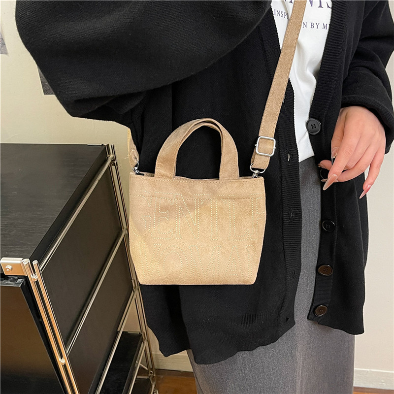 New Retro Suede Crossbody Bag  - Embroidery Texture recensione e prezzo