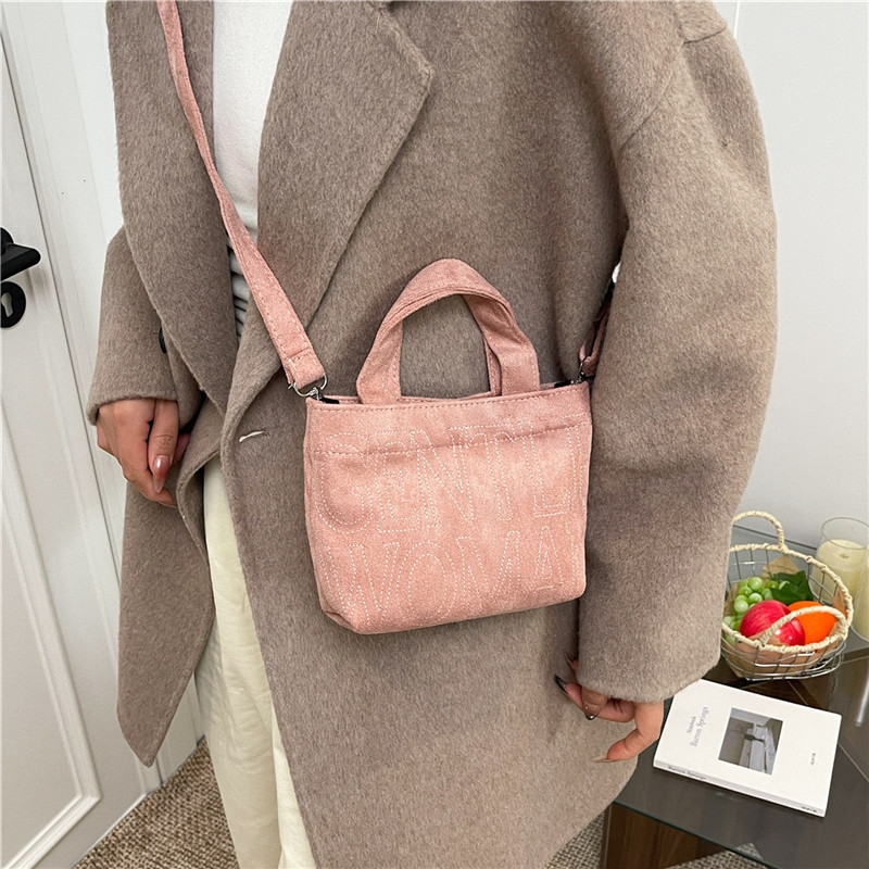 New Retro Suede Crossbody Bag  - Embroidery Texture recensione e prezzo