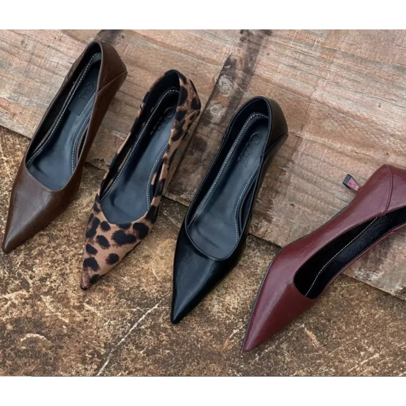 2024 Women Sexy High Heels Bur - Embroidery Flat Shoes recensione e prezzo