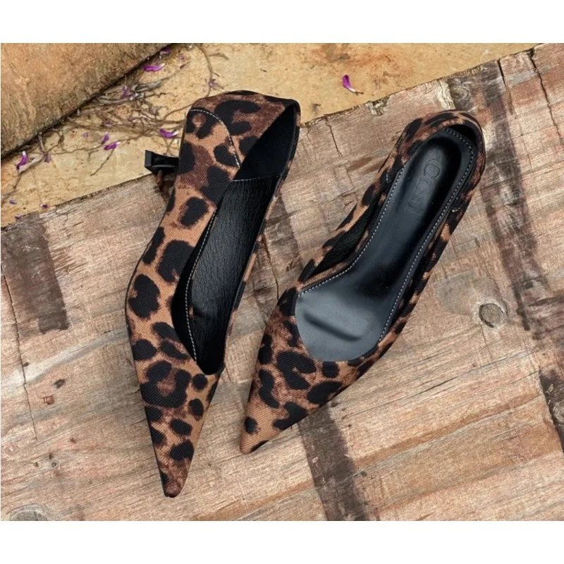 2024 Women Sexy High Heels Bur - Embroidery Flat Shoes recensione e prezzo