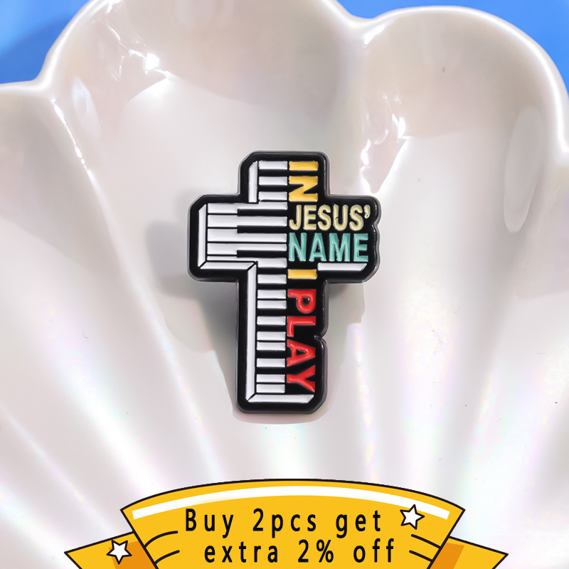 In Jesus Name I Play Enamel Pi - Embroidery Letter M recensione e prezzo