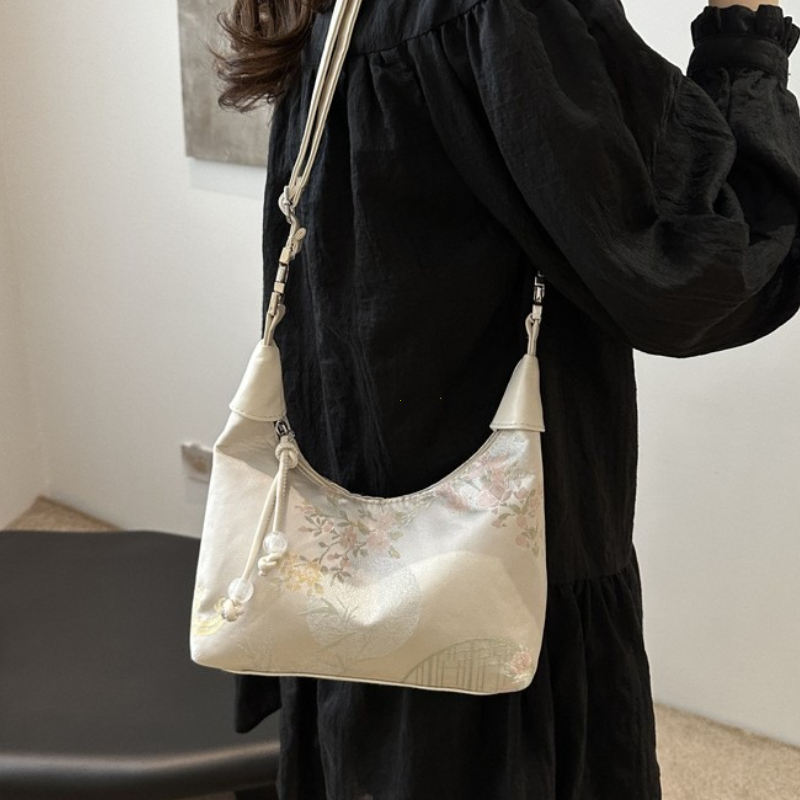 Sweet Embroidery Shoulder Bag  - Embroidery Texture recensione e prezzo