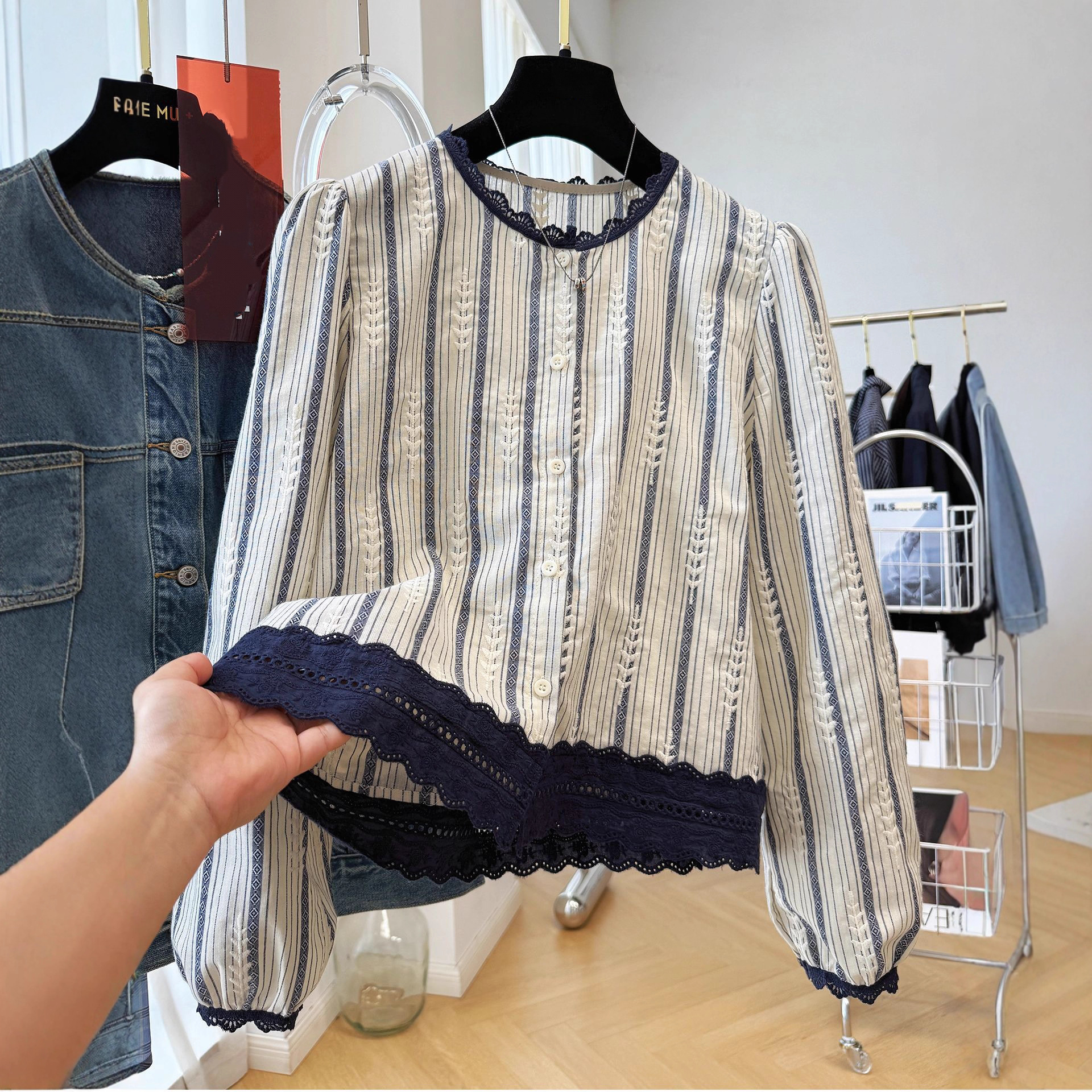 Women's Striped Lace Trim Blou - Embroidery Shirt recensione e prezzo