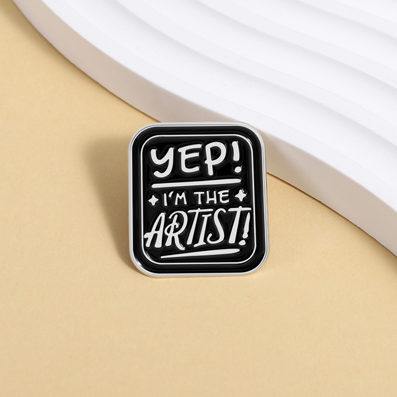 Yep I’m The Artist Enamel Pin  - Embroidery Letter M recensione e prezzo