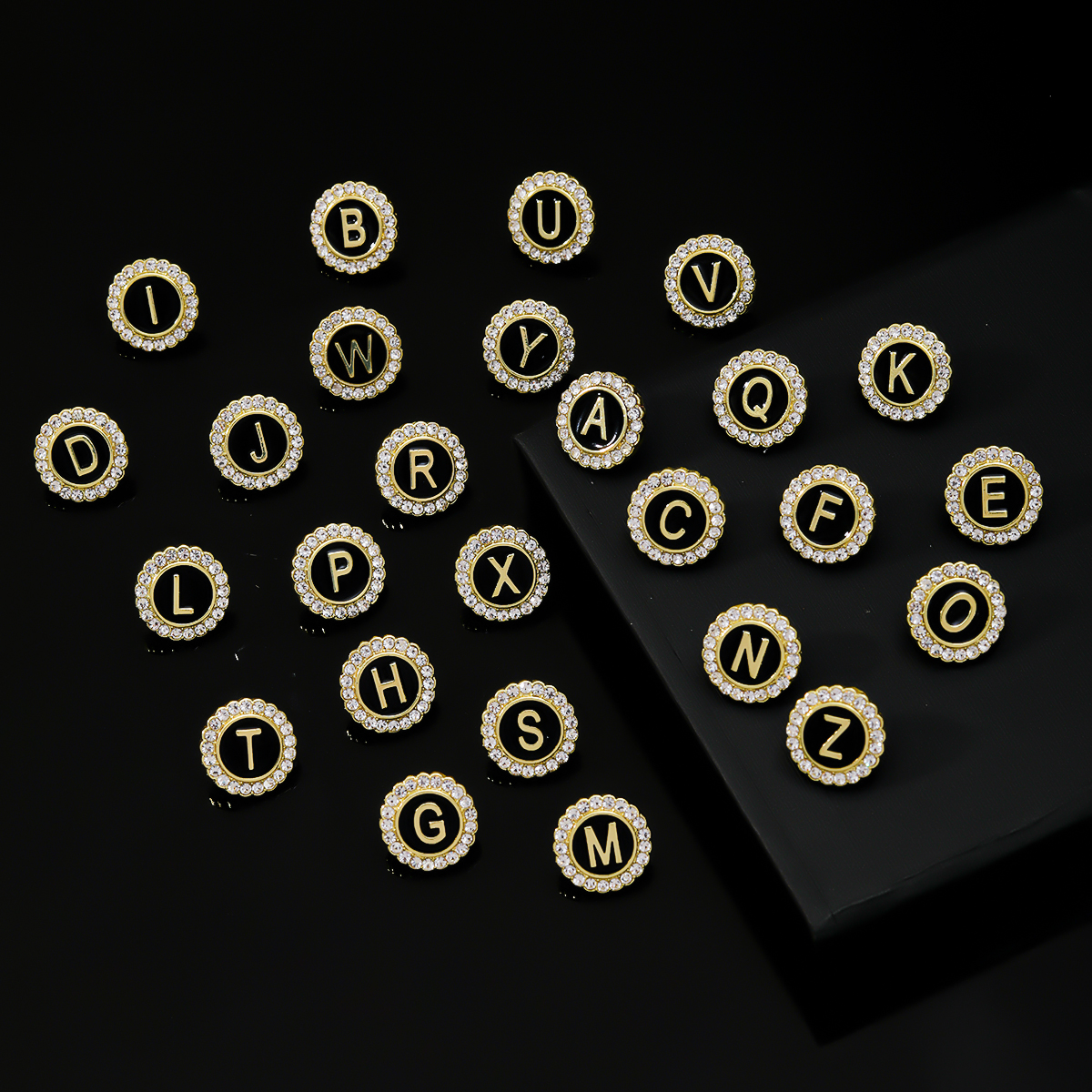 Shiny 26 Alphabet Crystal Roun - Embroidery Letter M recensione e prezzo