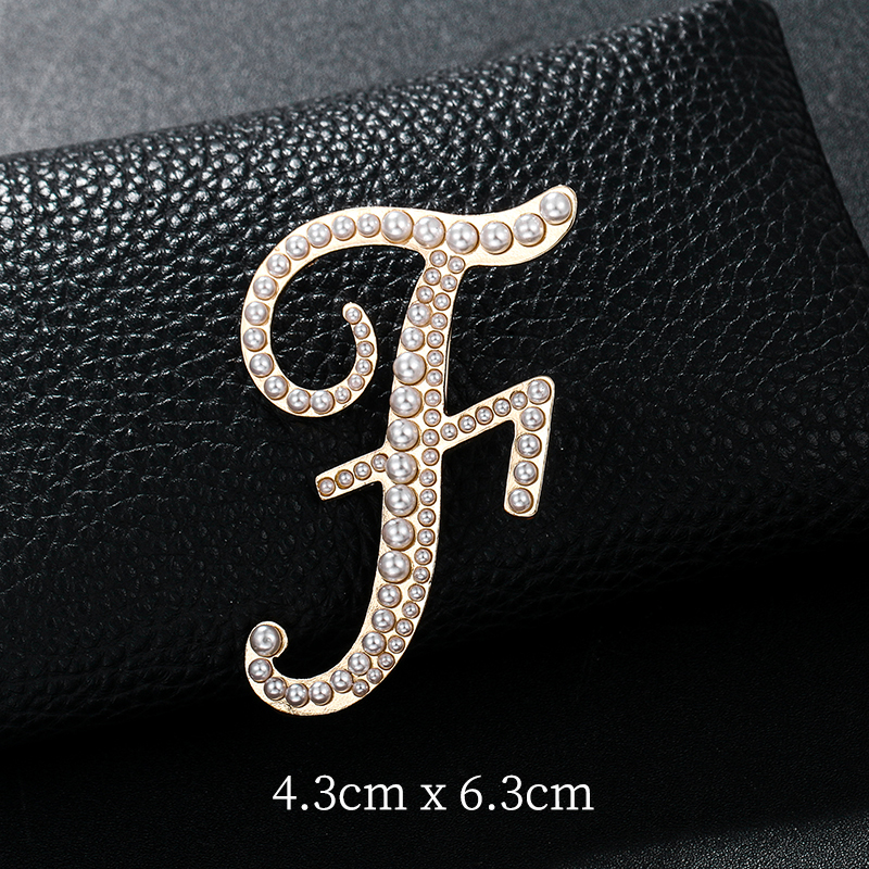 English Letters A-Z Pearl Broo - Embroidery Letter M recensione e prezzo