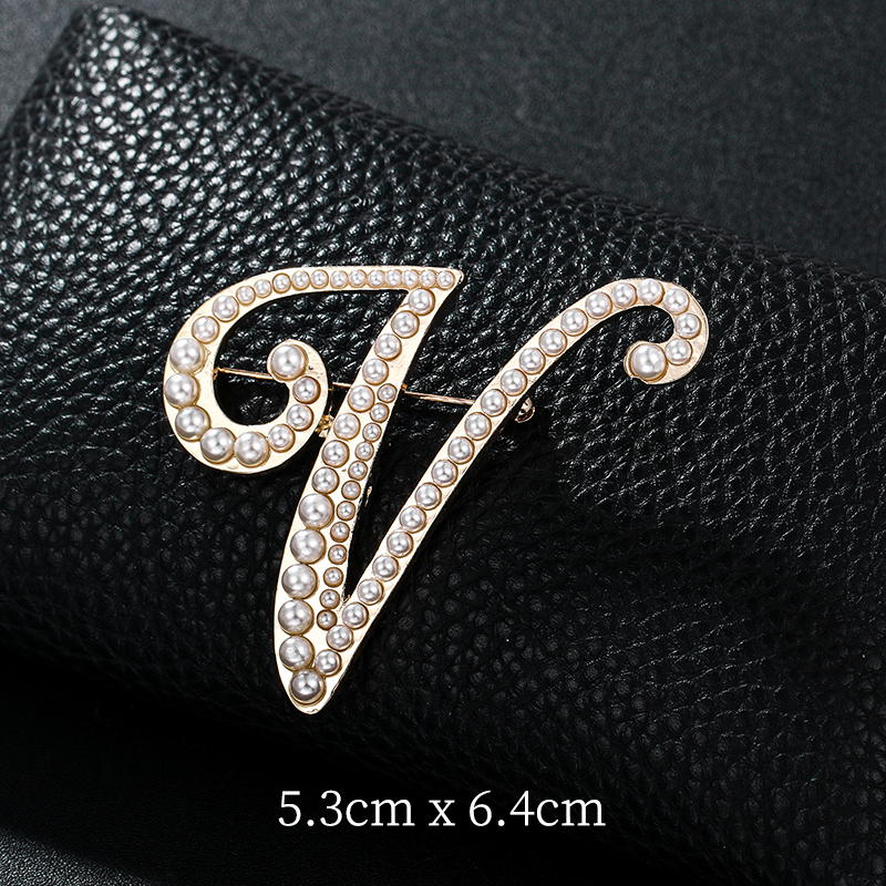 English Letters A-Z Pearl Broo - Embroidery Letter M recensione e prezzo